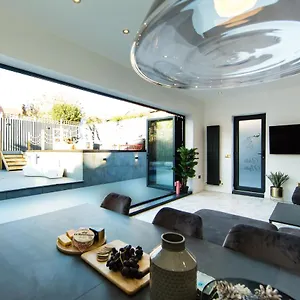 Rounton By Maison Parfaite - Hot Tub - Sea Views - Parking Holiday home